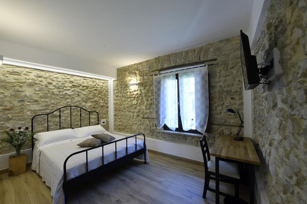 Le Benedettine Affittacamere Relais فوندي المظهر الخارجي الصورة