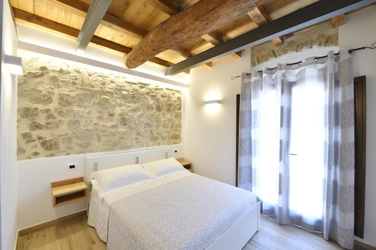 Le Benedettine Affittacamere Relais فوندي المظهر الخارجي الصورة