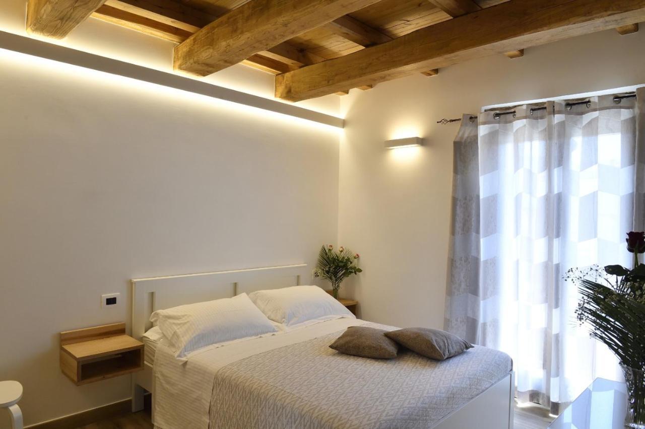 Le Benedettine Affittacamere Relais فوندي المظهر الخارجي الصورة