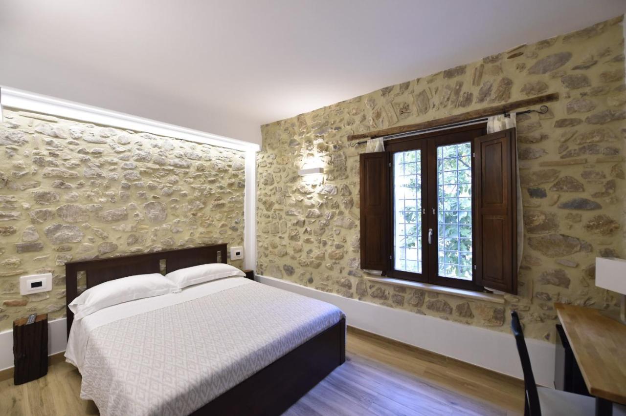 Le Benedettine Affittacamere Relais فوندي المظهر الخارجي الصورة